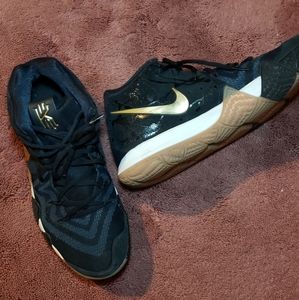 Nike Kyrie 4 Size 11.5